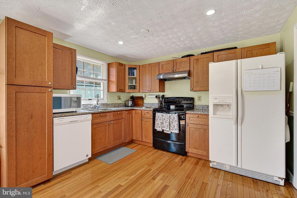 Image 9 of property listing at 721 PAUL DR, Aberdeen, MD 21001