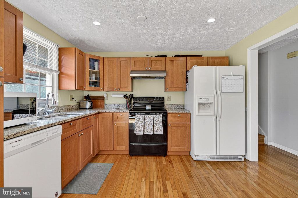 Image 10 of property listing at 721 PAUL DR, Aberdeen, MD 21001