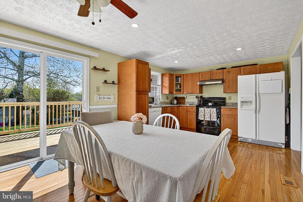 Image 12 of property listing at 721 PAUL DR, Aberdeen, MD 21001