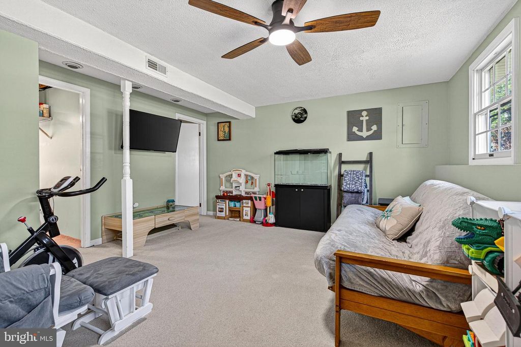 Image 21 of property listing at 721 PAUL DR, Aberdeen, MD 21001