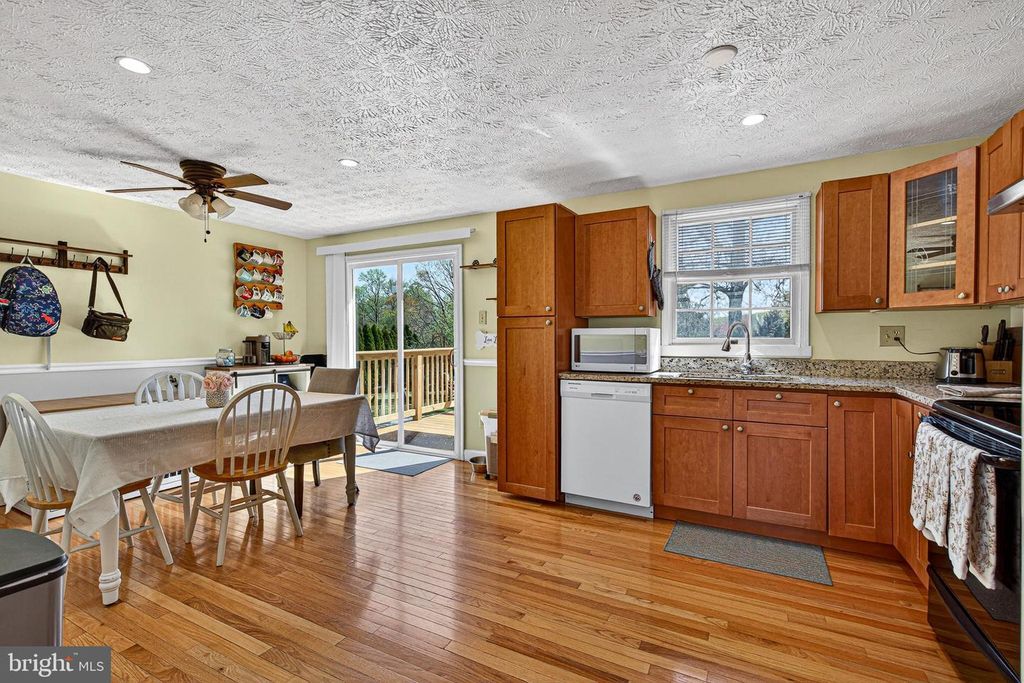 Image 8 of property listing at 721 PAUL DR, Aberdeen, MD 21001