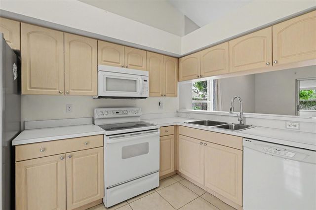 1607 WIDELAKE COURT, Brandon, FL 33511