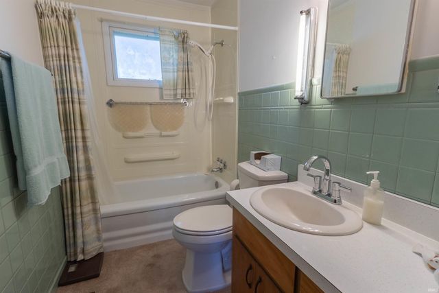 121 W Jackson Street, Parker City, IN 47368