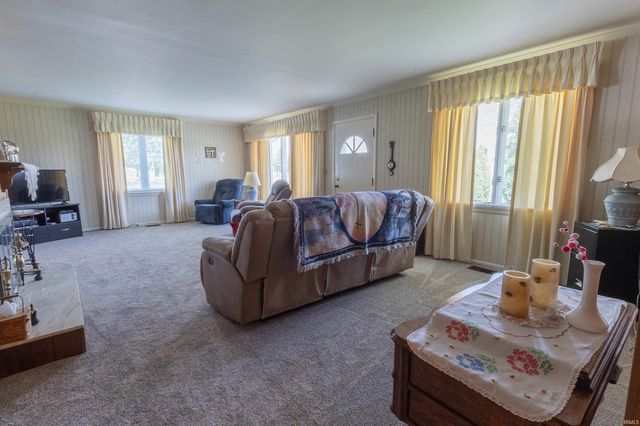 121 W Jackson Street, Parker City, IN 47368