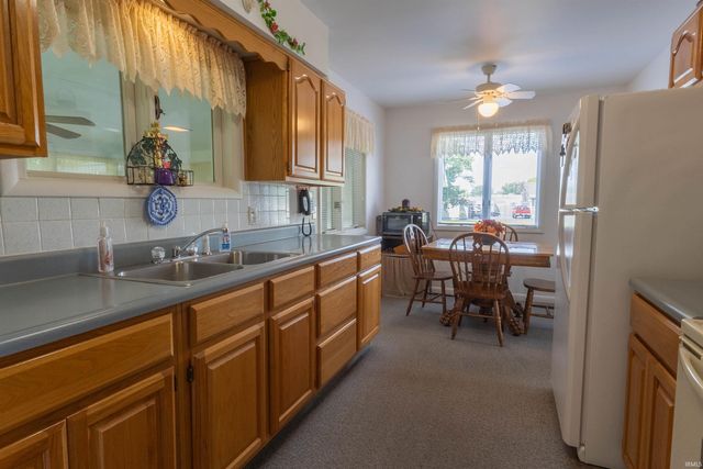 121 W Jackson Street, Parker City, IN 47368