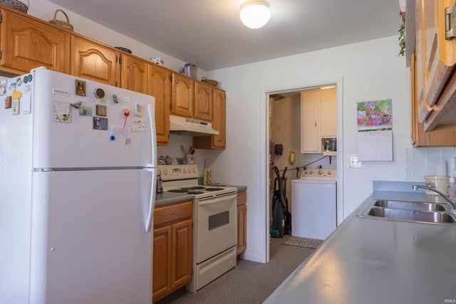 121 W Jackson Street, Parker City, IN 47368
