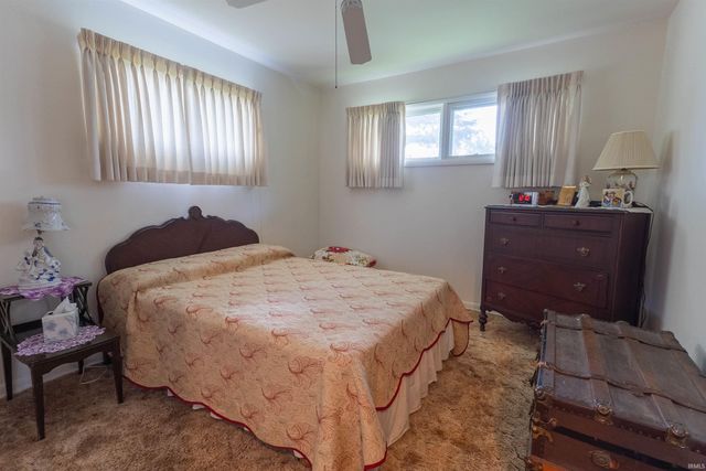 121 W Jackson Street, Parker City, IN 47368