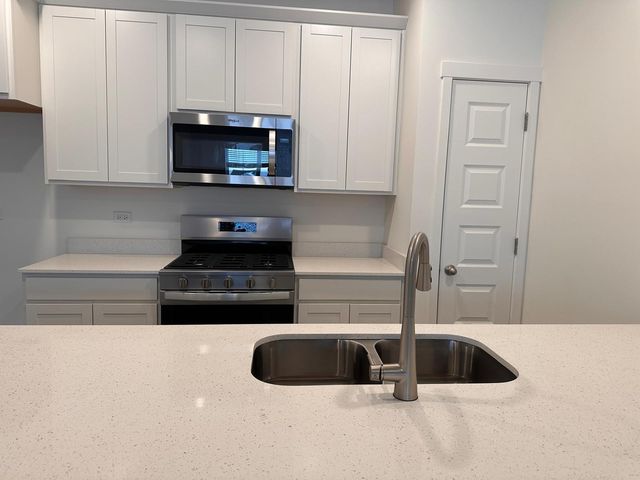 2259 Riesling Road 2270, Oswego, IL 60543