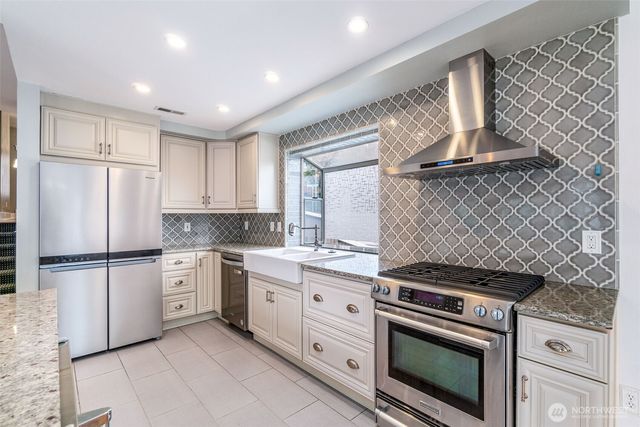 9510 9th Avenue NW, Seattle, WA 98117