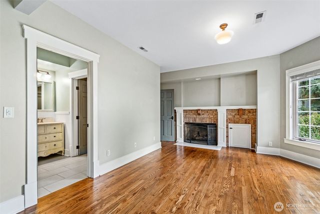 9510 9th Avenue NW, Seattle, WA 98117