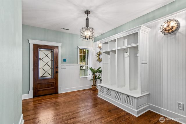 9510 9th Avenue NW, Seattle, WA 98117