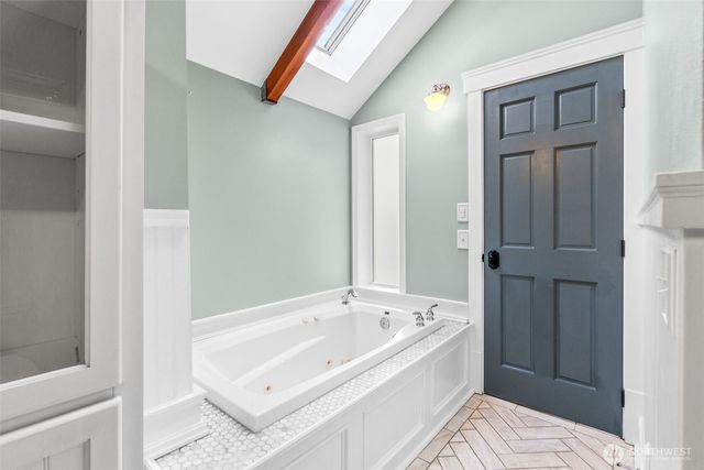 9510 9th Avenue NW, Seattle, WA 98117