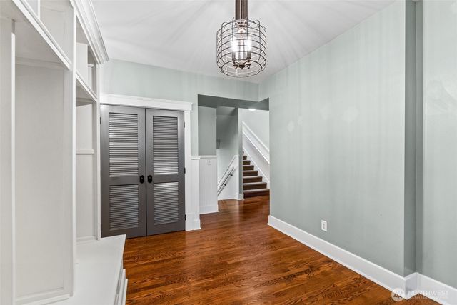 9510 9th Avenue NW, Seattle, WA 98117