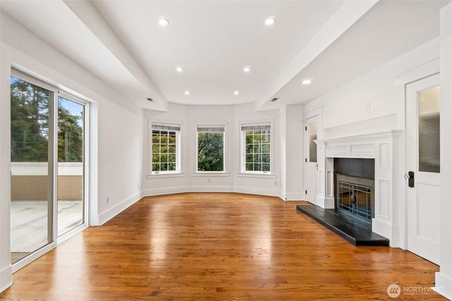 9510 9th Avenue NW, Seattle, WA 98117