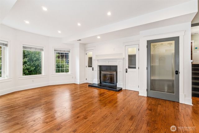 9510 9th Avenue NW, Seattle, WA 98117