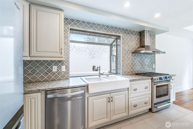 9510 9th Avenue NW, Seattle, WA 98117