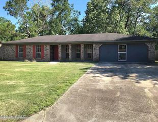 1925 University Street, Gautier, MS 39553