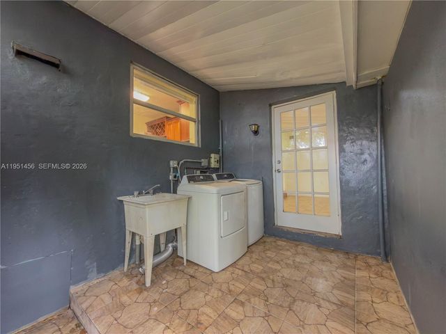 410 Pinecrest Dr, Miami Springs, FL 33166