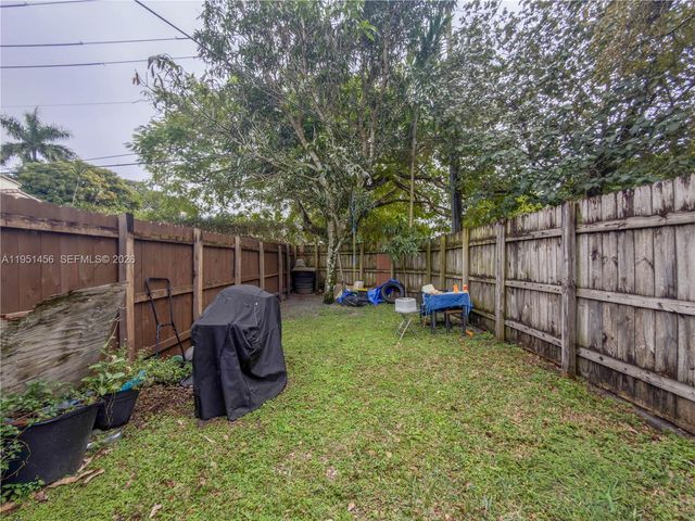 410 Pinecrest Dr, Miami Springs, FL 33166