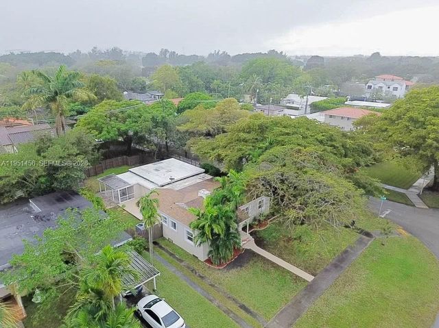 410 Pinecrest Dr, Miami Springs, FL 33166