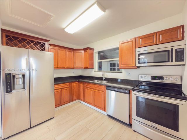 410 Pinecrest Dr, Miami Springs, FL 33166