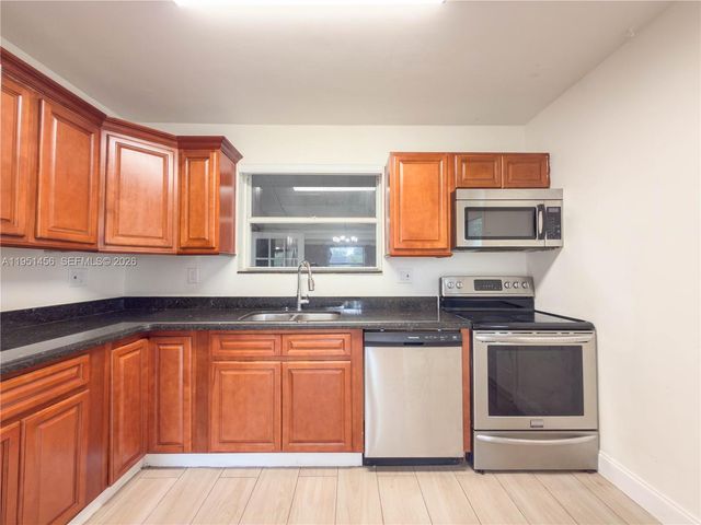 410 Pinecrest Dr, Miami Springs, FL 33166