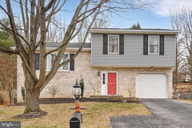 515 RANDALL CIR, Hummelstown, PA 17036