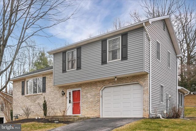 515 RANDALL CIR, Hummelstown, PA 17036
