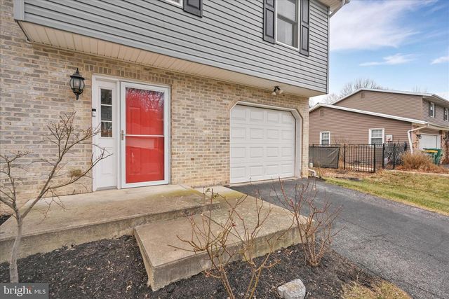 515 RANDALL CIR, Hummelstown, PA 17036