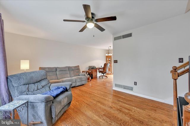 515 RANDALL CIR, Hummelstown, PA 17036