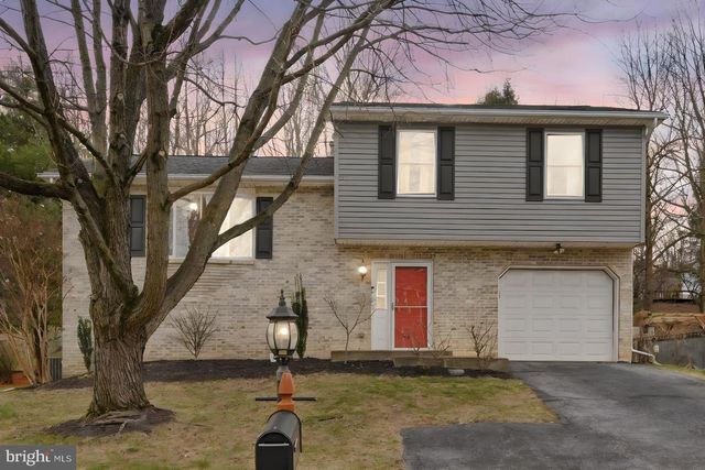 515 RANDALL CIR, Hummelstown, PA 17036