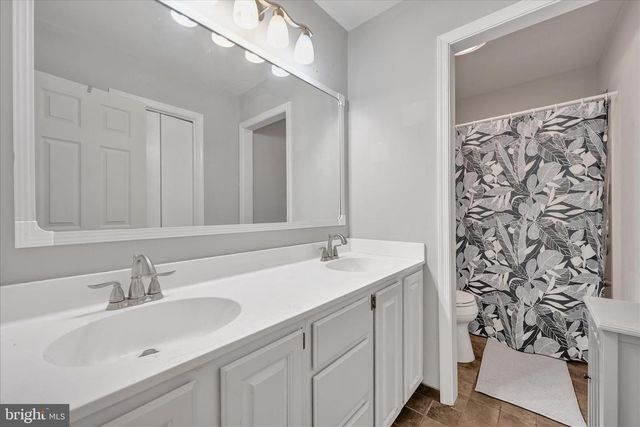 515 RANDALL CIR, Hummelstown, PA 17036