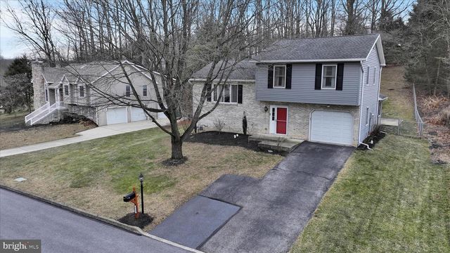 515 RANDALL CIR, Hummelstown, PA 17036