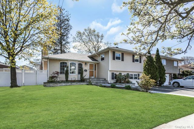 449 2nd Avenue, Massapequa Park, NY 11762
