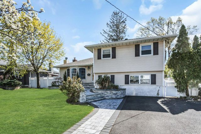 449 2nd Avenue, Massapequa Park, NY 11762