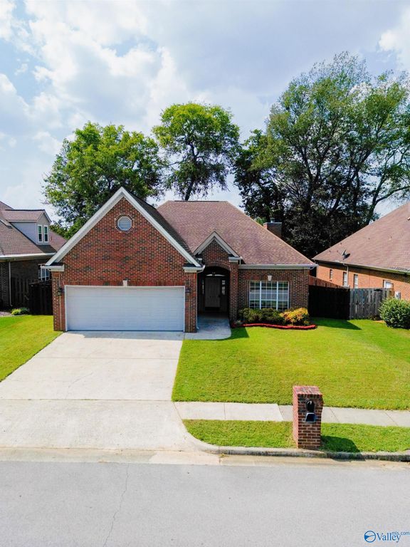 492 Sussex Drive, Huntsville, AL 35824