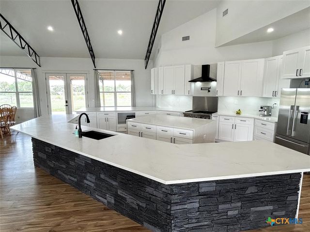 720 County Road 2337, Lampasas, TX 76550