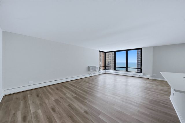 5740 N Sheridan Road 17D, Chicago, IL 60660