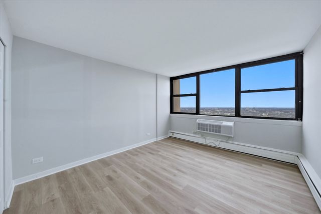 5740 N Sheridan Road 17D, Chicago, IL 60660