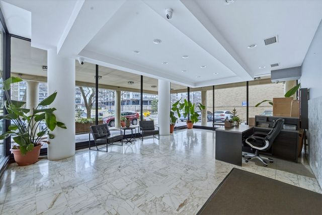 5740 N Sheridan Road 17D, Chicago, IL 60660