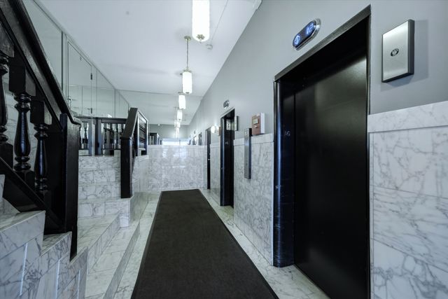 5740 N Sheridan Road 17D, Chicago, IL 60660