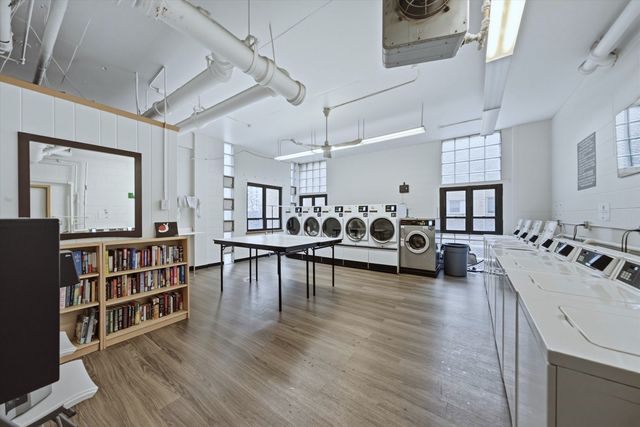 5740 N Sheridan Road 17D, Chicago, IL 60660