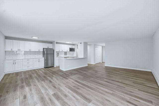 5740 N Sheridan Road 17D, Chicago, IL 60660