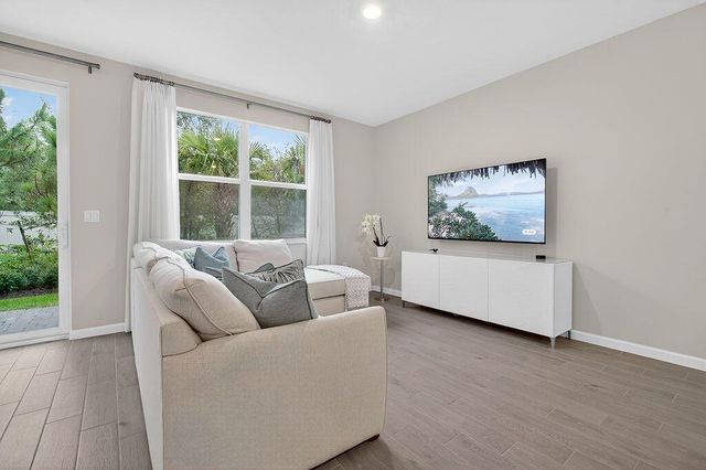 5696 SE Edgewater Circle, Stuart, FL 34997