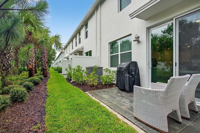 5696 SE Edgewater Circle, Stuart, FL 34997