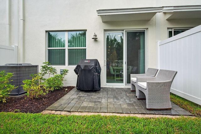 5696 SE Edgewater Circle, Stuart, FL 34997
