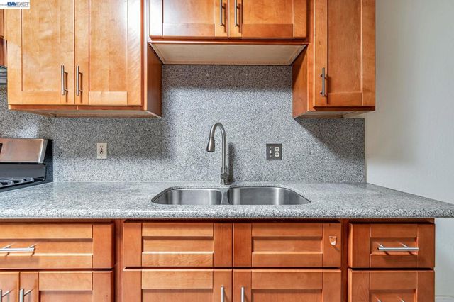 2538 E 16Th St, Oakland, CA 94601