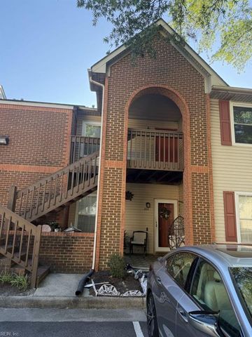 813 Gas Light LN, Virginia Beach, VA 23462