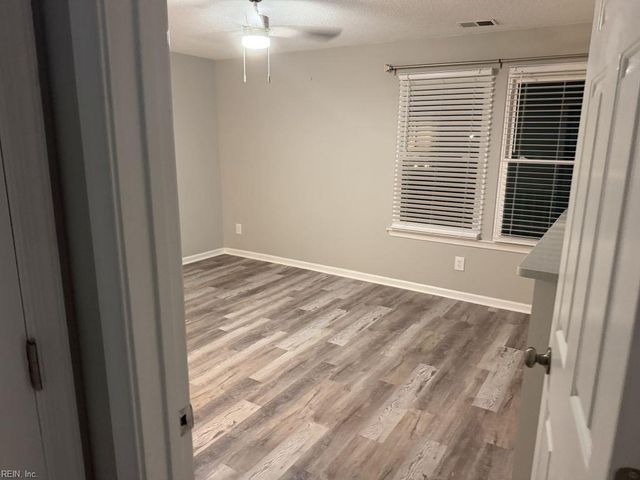 813 Gas Light LN, Virginia Beach, VA 23462