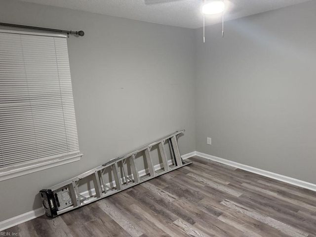 813 Gas Light LN, Virginia Beach, VA 23462